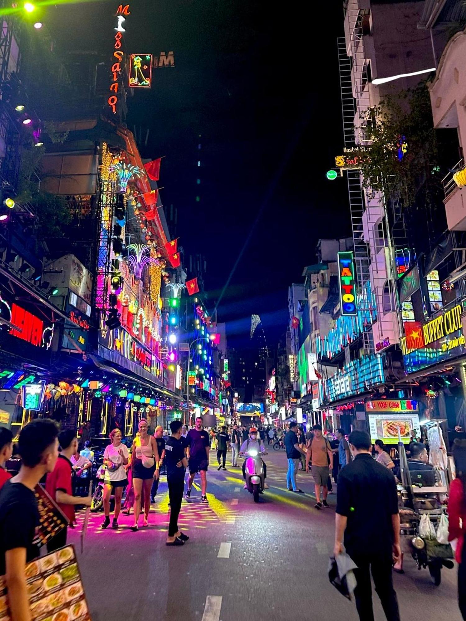 The Hidden Hogwarts - Nearly Bui Vien Walking Street Aparthotel Ho Chi Minh City Exterior photo