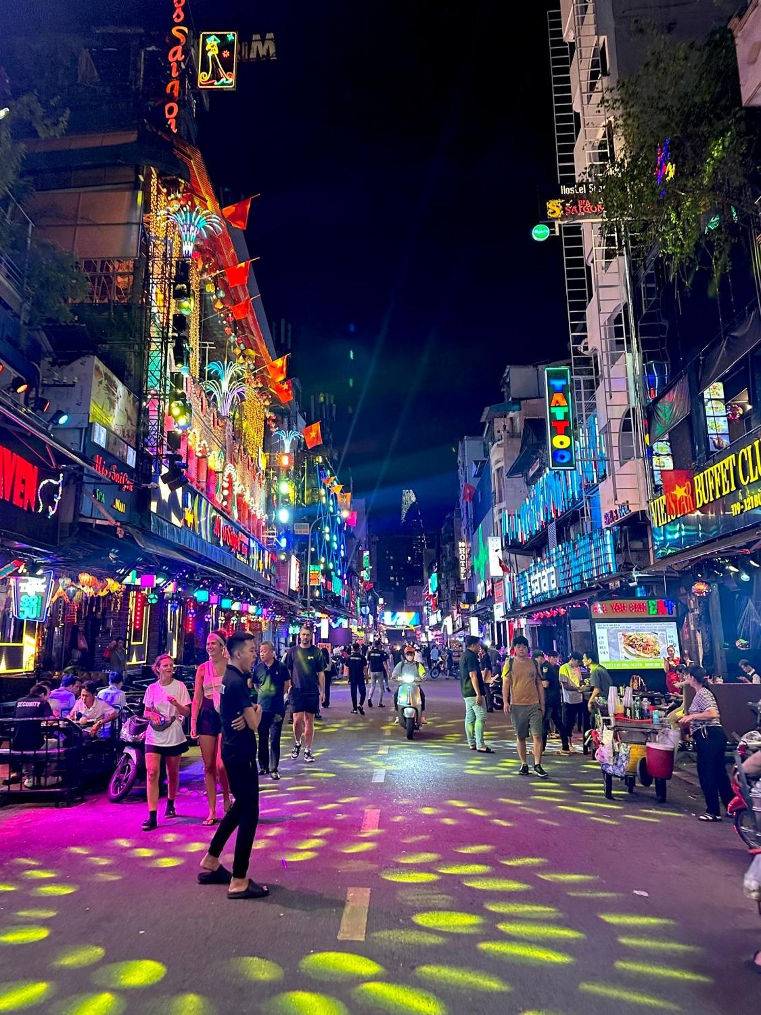 The Hidden Hogwarts - Nearly Bui Vien Walking Street Aparthotel Ho Chi Minh City Exterior photo